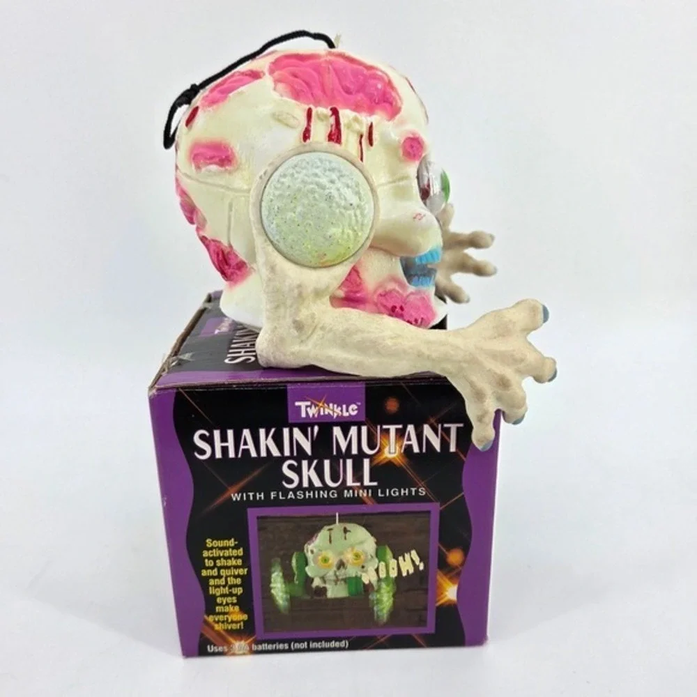 Vintage 1994 Twinkle Shakin Mutant Skull Halloween Spooky Light Up‎ Toy Tested